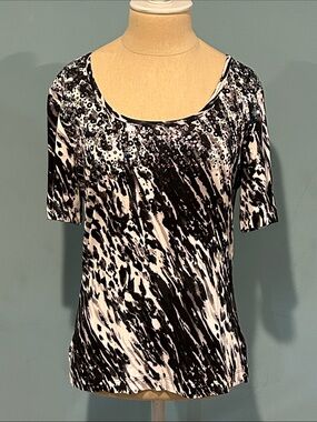 St. John Black White Gray Animal Print T-Shirt sz Medium Round Neck Sequins